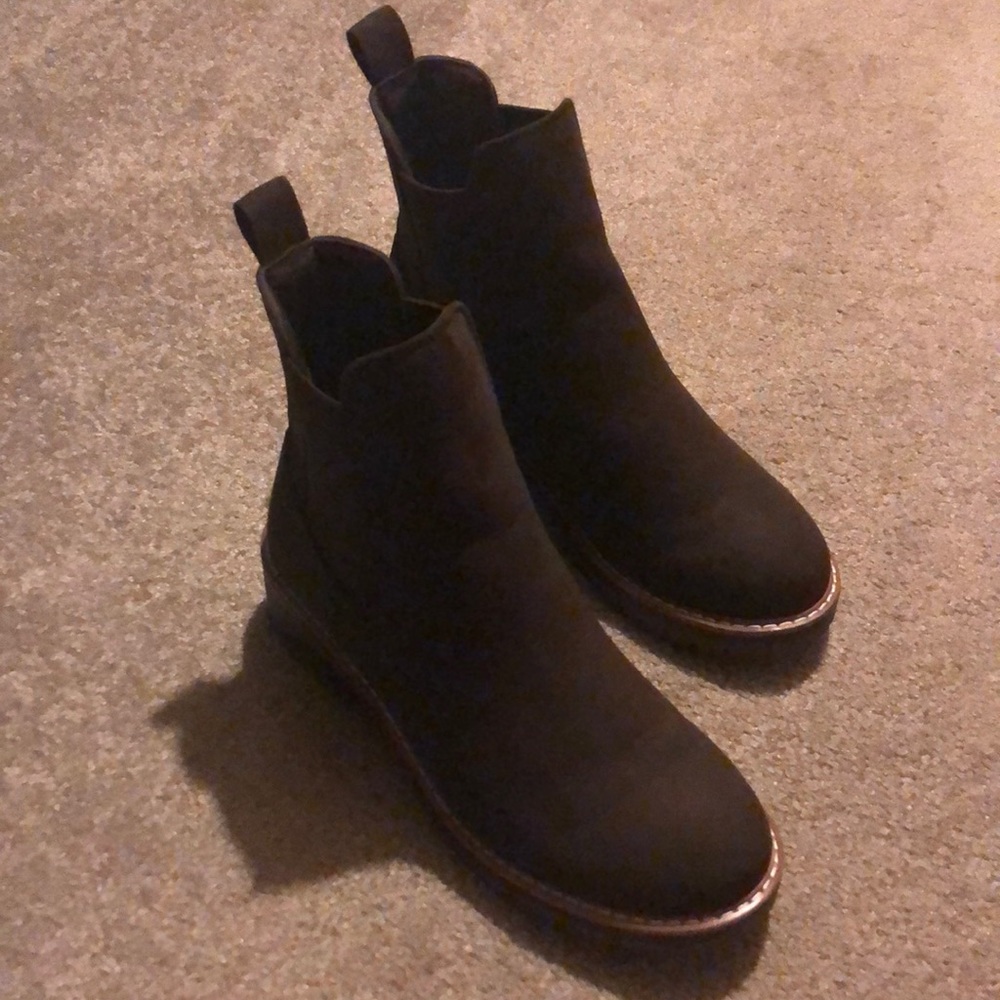 Like New Women’s 6.5 Kensie Brown Boots